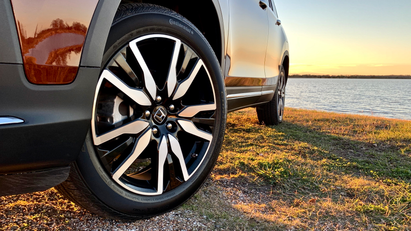 Illustration for article titled The 2019 Honda Pilot Proves How Much Luxury You Can Get in a 'Normal' SUV